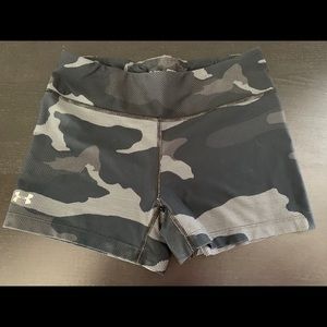 Under armour shorts - size small
